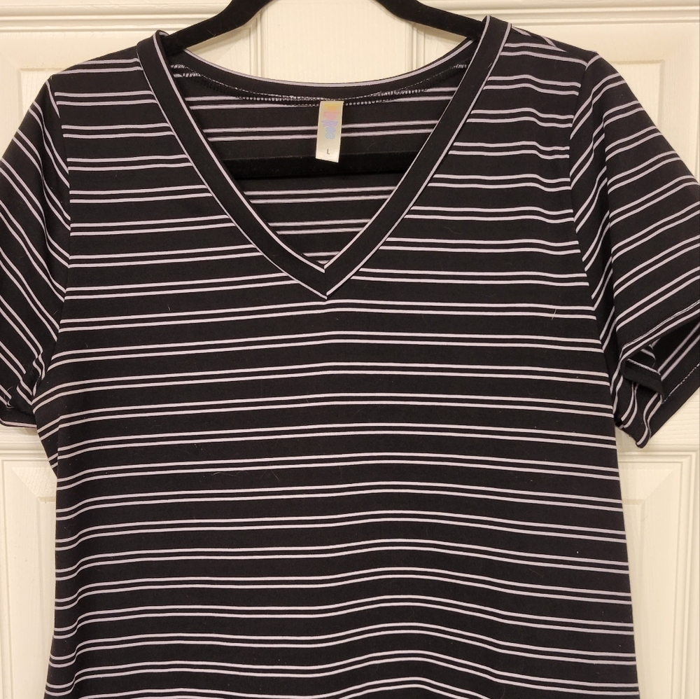 Lularoe Christy v-neck Tee